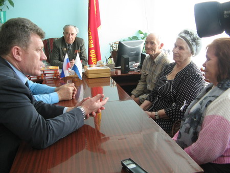 Глава городского округа - город Камышин А.И.Чунаков на встрече с бывшими узниками фашистских концлагерей