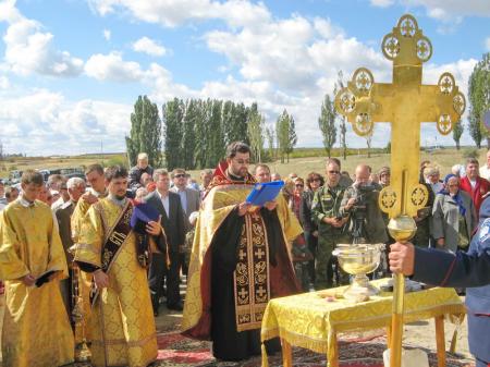 В Камышине освящен Поклонный крест