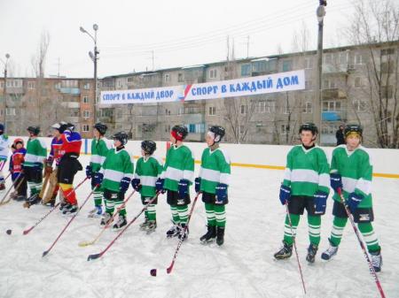 В «Бригантине» стартовал чемпионат города по хоккею