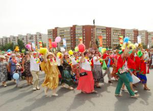 Ярко и дружно показали себя камышинские ТОСы в параде Арбузного фестиваля