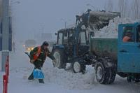 В Камышине идет работа по уборке снега
