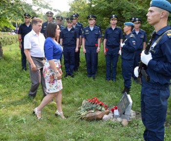В Камышине состоялось открытие мемориальной плиты в память о погибшем в Сирии Антоне Ерыгине