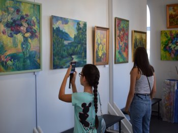 Традиционная выставка, посвящённая Дню города, открылась в Камышинской художественной галерее