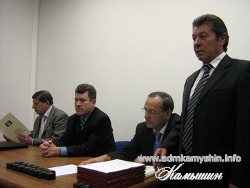 Выступает генеральный директор завода Ротор Е.И.Довгаленко