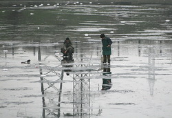 Рыбаки на тонком льду