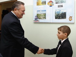 Губернатор Николай Максюта на открытии школы в Камышинском районе