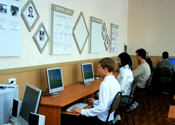 Каждая школа Камышина имеет современные компьютерные классы с подключением к сети Интернет