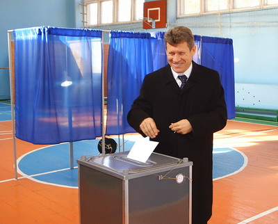 Александр Чунаков на избирательном участке (фото Святослава Романюка)