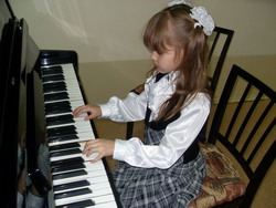 Юная пианистка