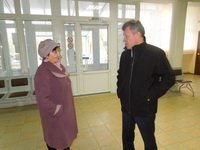 А.И. Чунаков и посетитель МФЦ