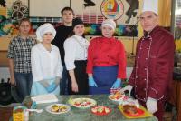 В «Кулинарном поединке» победила сборная команда студентов «Кулинары-виртуозы»