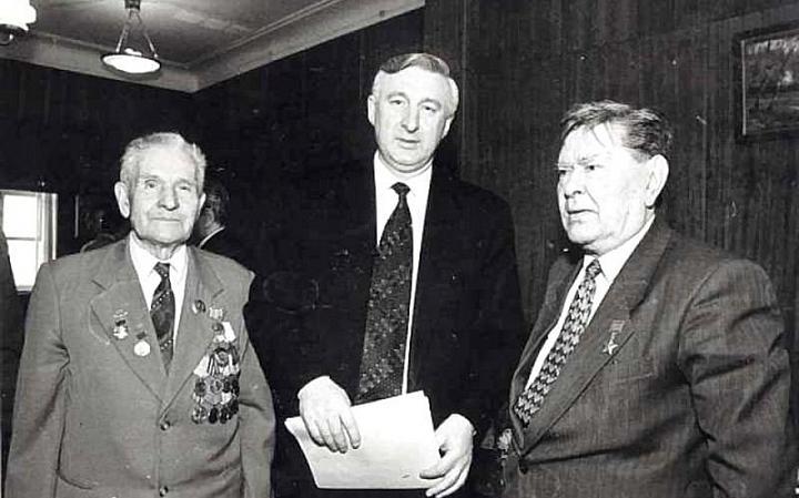 И.И. Родионов, Н.Е. Аксёненко, А.П. Маресьев в на встрече в ЦДКЖ 22.04.1998