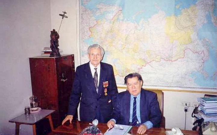И.И. Родионов и А.П. Маресьев в его рабочем кабинете на Гоголевском бульваре, в ЦС ветеранов вооруженных сил СССР и РФ