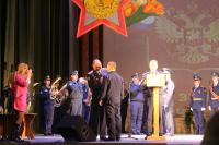 В честь 23 февраля наградили и поздравили военнослужащих