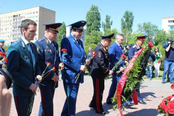 Торжественная церемония возложения цветов к памятнику А.П. Маресьеву
