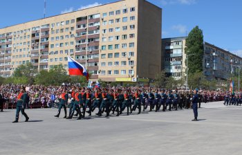 Торжественный проход роты почетного караула Волгоградского гарнизона