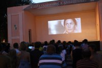 В летнем кинотеатре состоялся показ военной драмы "Единичка"