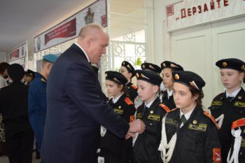 Камышинских школьников приняли в ряды Всероссийского военно-патриотического движения «Юнармия»