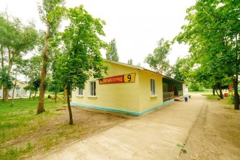 Детский лагерь отдыха Солнечный - домики для проживания