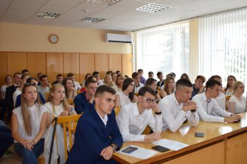 Глава Администрации вручил золотые значки ГТО выпускникам общеобразовательных школ города