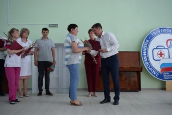 Медработников накануне профессионального праздника поздравил Глава Камышина