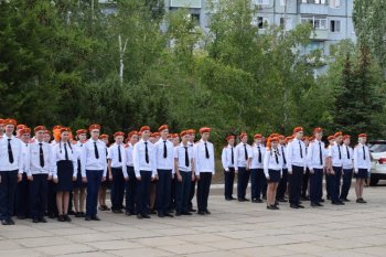 В камышинской школе № 7 открыли сквер, посвященный людям героических профессий – пожарным и спасателям.